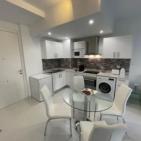 I Apartment *